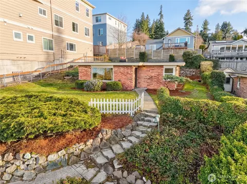 6410 NE 181st St, Kenmore, WA 98028