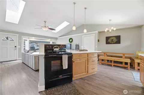 Kitchen - 620 Myrtine St, Enumclaw, WA 98022 photo 4 of 4