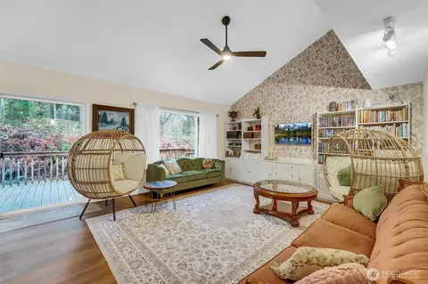 11807 Dogwood Pl, Anderson Island, WA 98303