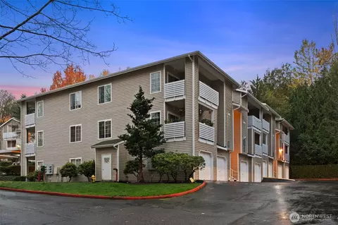 801 Rainier Ave N #E324, Renton, WA 98057