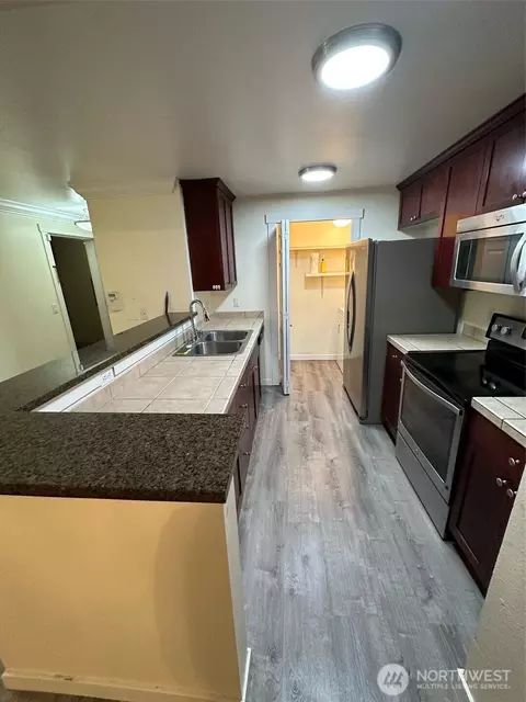 28704 18th Ave S, Federal Way, WA 98003