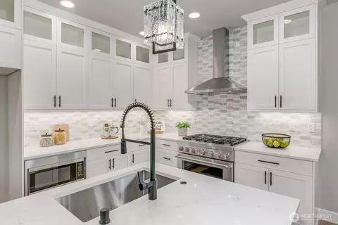 Kitchen - 20317 94th Dr NE, Bothell, WA 98011 photo 2 of 3