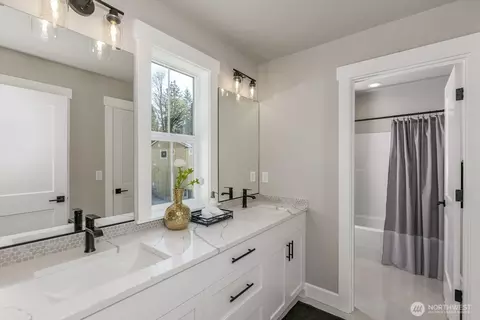 Bath - 20317 94th Dr NE, Bothell, WA 98011 photo 4 of 5
