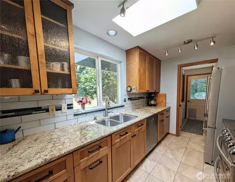 Kitchen - 112 Discovery Way, Eastsound, WA 98245 photo 1 of 3