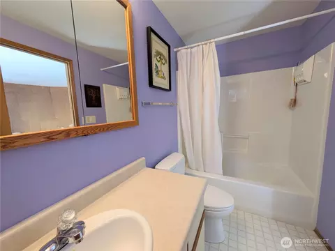 Bath - 112 Discovery Way, Eastsound, WA 98245 photo 2 of 4