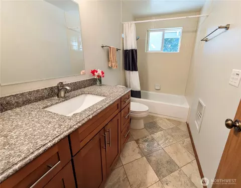 Bath - 112 Discovery Way, Eastsound, WA 98245 photo 4 of 4