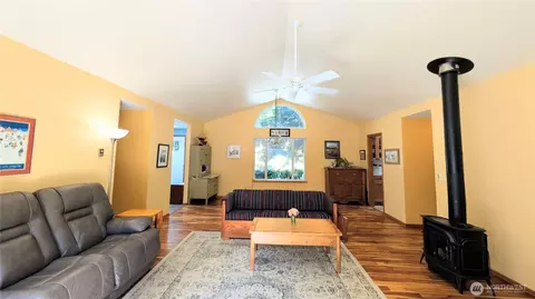 Living - 112 Discovery Way, Eastsound, WA 98245 photo 3 of 4