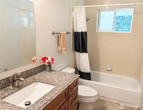 Bath - 112 Discovery Way, Eastsound, WA 98245 photo 3 of 4