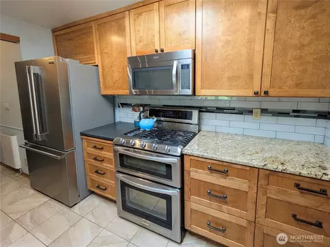 Kitchen - 112 Discovery Way, Eastsound, WA 98245 photo 2 of 3