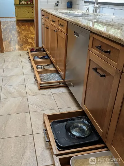 Kitchen - 112 Discovery Way, Eastsound, WA 98245 photo 3 of 3