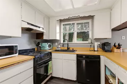 Kitchen - 3902 E Ct E 246th St, Spanaway, WA 98387 photo 2 of 3