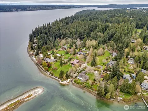 9190 Fox Cove Ln NE, Bainbridge Island, WA 98110