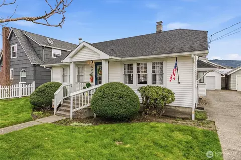522 SW Front Ave, Castle Rock, WA 98611