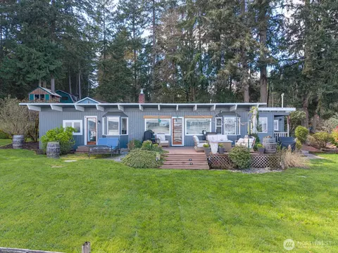 9513 Villa Beach Rd, Anderson Island, WA 98303