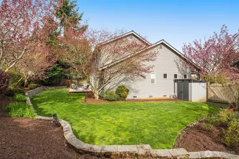 Exterior - 11224 32nd Dr SE, Everett, WA 98208 photo 6 of 8