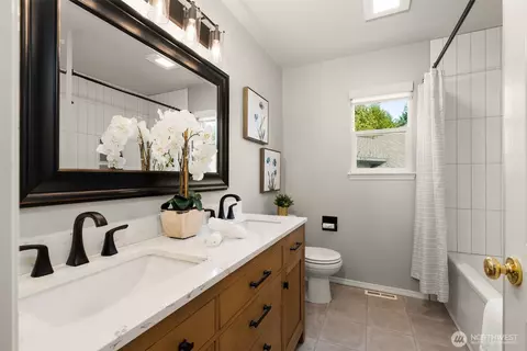 Bath - 11224 32nd Dr SE, Everett, WA 98208 photo 2 of 5