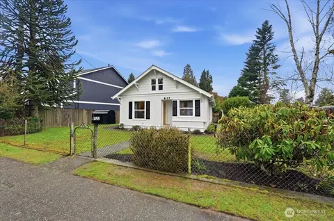 8127 11th Ave SW, Seattle, WA 98106
