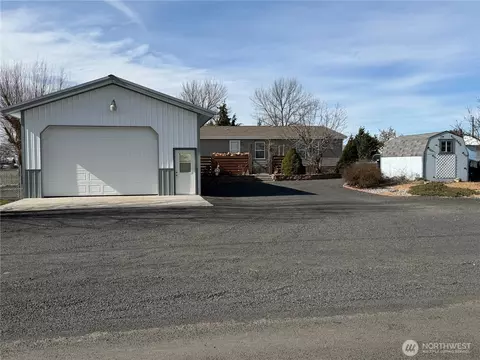 165 NE Dungan St, Creston, WA 99117