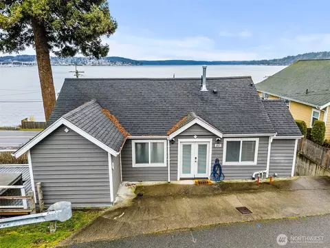 1805 Lawrence St, Port Orchard, WA 98366