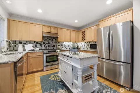 Kitchen - 2000 Village Green Dr #16, Mill Creek, WA 98012 photo 3 of 4
