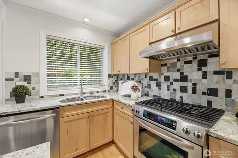 Kitchen - 2000 Village Green Dr #16, Mill Creek, WA 98012 photo 1 of 4