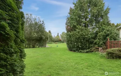 23812 Lake Dr E, Bothell, WA 98021 photo 38