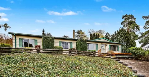 23812 Lake Dr E, Bothell, WA 98021