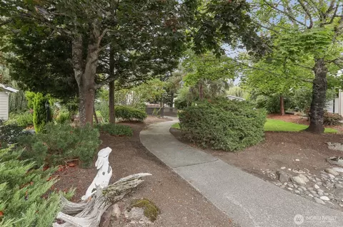 23812 Lake Dr E, Bothell, WA 98021 photo 40