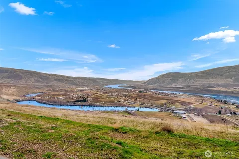 1220 S Webb Pl, East Wenatchee, WA 98802