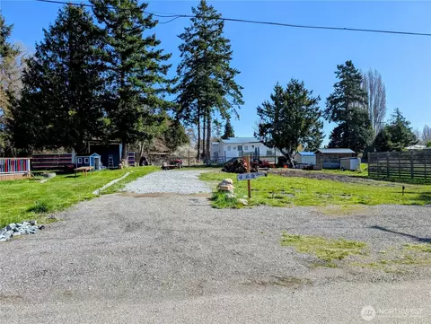 646 Largaud Dr, Point Roberts, WA 98281