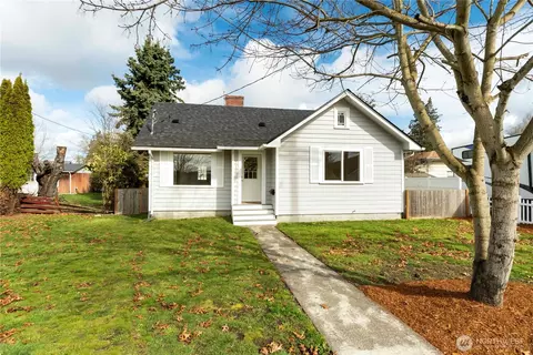 319 4th Ave SE, Puyallup, WA 98372