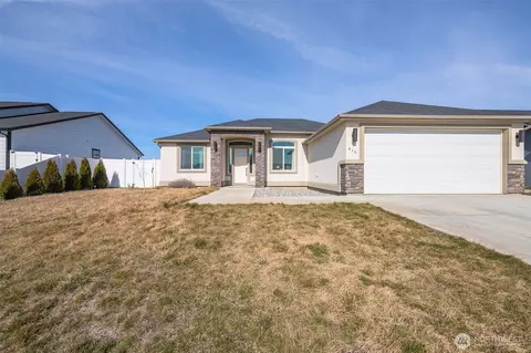 415 SW R St, Quincy, WA 98848