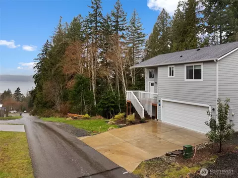 61 Ellinor Peak Pl, Belfair, WA 98528