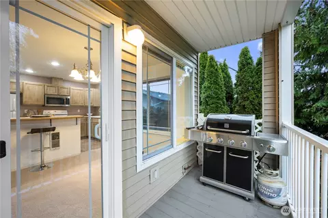 10025 9th Ave W #D201, Everett, WA 98204