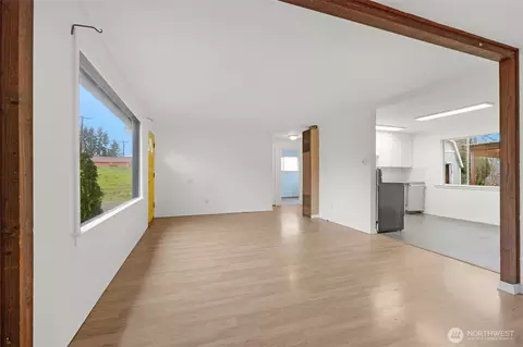 Living - 833 E Marine View Dr, Everett, WA 98201 photo 2 of 3