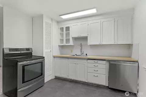 Kitchen - 833 E Marine View Dr, Everett, WA 98201 photo 2 of 3