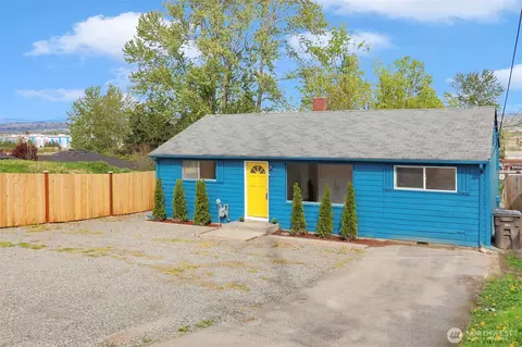 833 E Marine View Dr, Everett, WA 98201