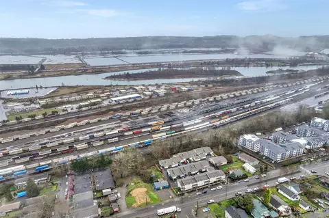 View/Area - 833 E Marine View Dr, Everett, WA 98201 photo 3 of 5