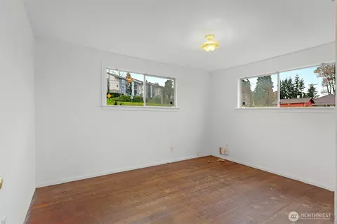 Bedroom - 833 E Marine View Dr, Everett, WA 98201 photo 3 of 5