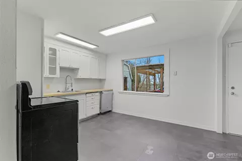 Other - 833 E Marine View Dr, Everett, WA 98201 photo 4 of 9