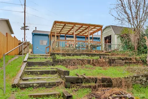 Exterior - 833 E Marine View Dr, Everett, WA 98201 photo 6 of 8