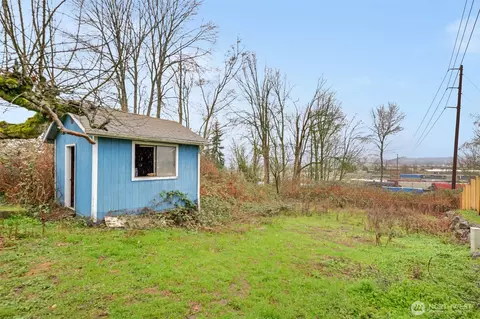 Exterior - 833 E Marine View Dr, Everett, WA 98201 photo 8 of 8