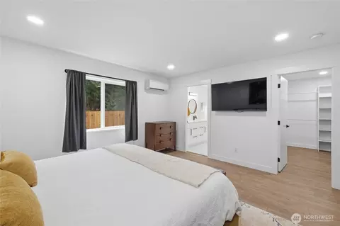 Bedroom - 6359 Dardu Rd, Maple Falls, WA 98266 photo 4 of 9