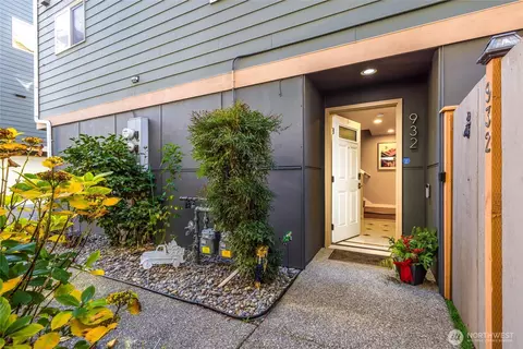 932 N 96th St, Seattle, WA 98103