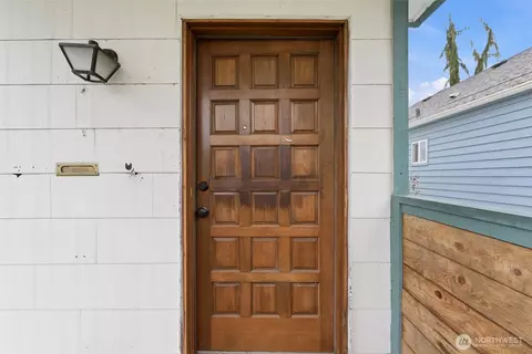 Entry Way - 1027 Wetmore, Everett, WA 98201 photo 1 of 2