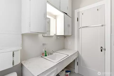 Bath - 1027 Wetmore, Everett, WA 98201 photo 3 of 3
