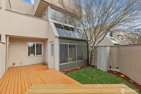 8225 212th St SW #304, Edmonds, WA 98026