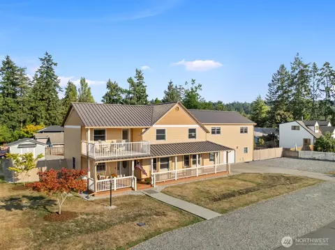 501 3rd St, Steilacoom, WA 98388