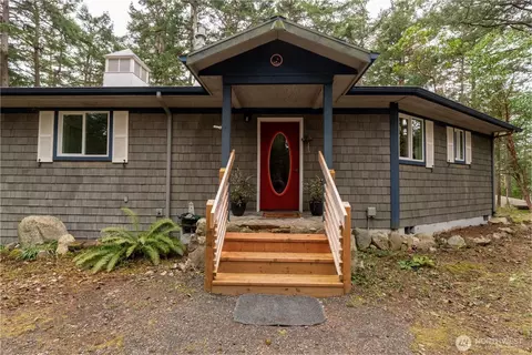 523 Island Dr, Friday Harbor, WA 98250