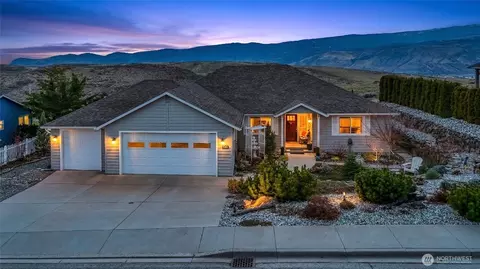 2302 Canyon Hills Dr, East Wenatchee, WA 98802